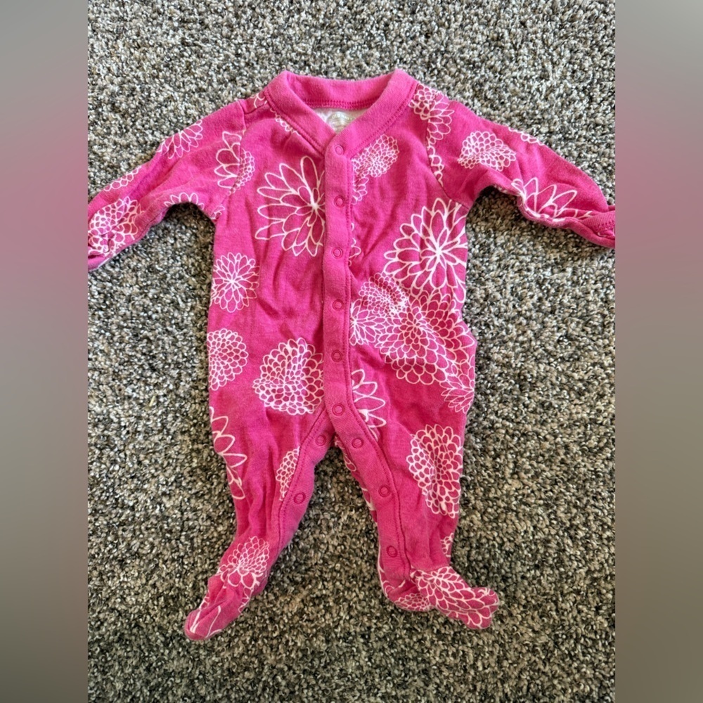 5/$10-Old Navy Baby Girl Pink Baby Sleeper White Floral Design Size Newborn